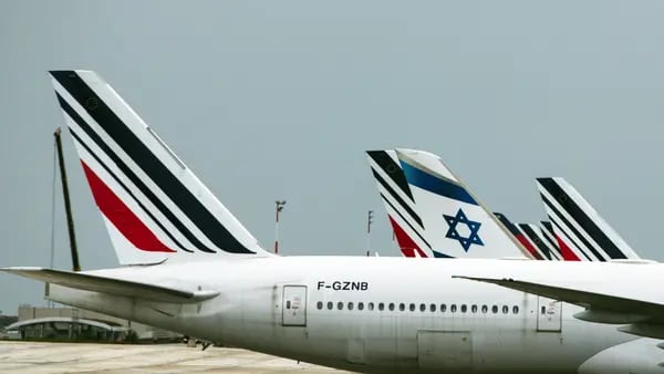 Gobiernos están enviando aviones a Israel para repatriar a sus ciudadanosdfd