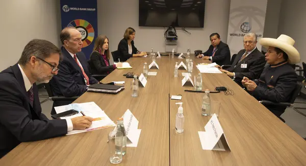 Presidente del Banco Mundial se reunió con Pedro Castillo en EE.UU.: ¿qué discutieron?