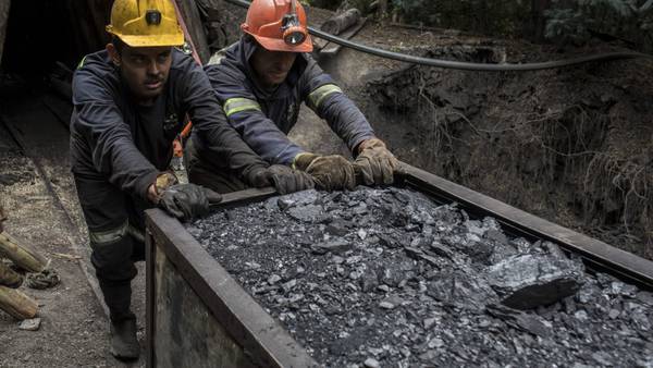 La Estrategia del Día Colombia: Impuestos al petróleo, al oro y al carbón; la “moda” de vivir en 20 mt2dfd