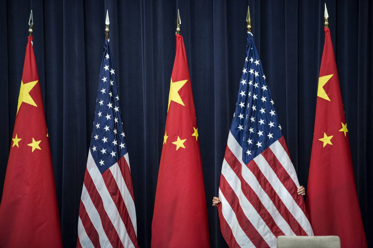 Imagen de banderas de Estados Unidos y China