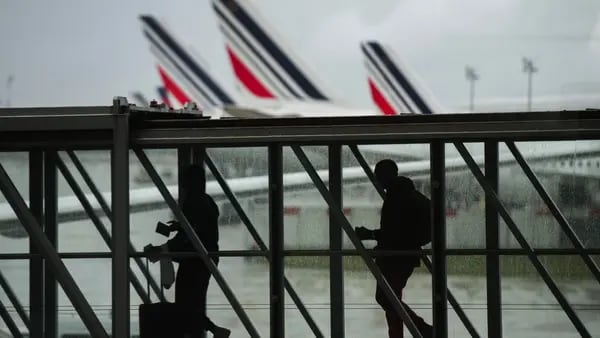 Las aerolíneas pagarán por la contaminación de sus aviones en la Unión Europeadfd