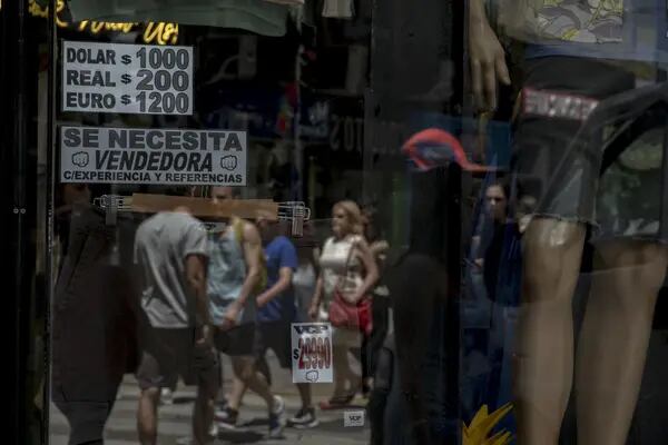 Placa de câmbio em loja em Buenos Aires