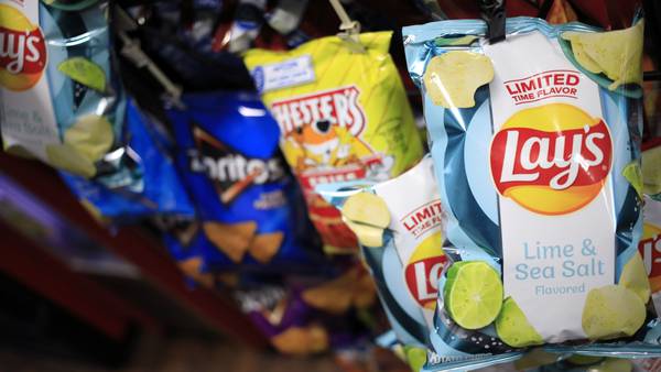 Empresas de snacks buscan avanzar a un futuro sin plásticodfd