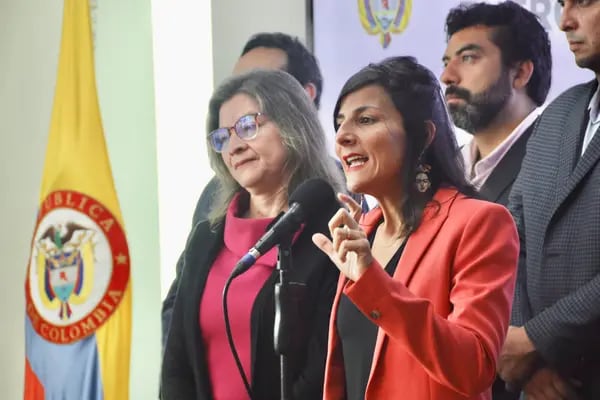 Irene Vélez deja el Ministerio de Minas por investigaciones en su contra