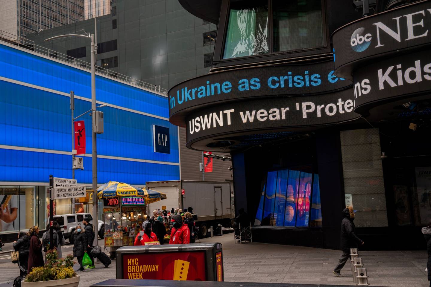 Bolsas de NY iniciam semana em forte baixa com isolamento russo
