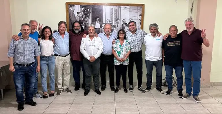 Furlán, Yasky, Alesso y Plaini, entre otros, junto a Máximo Kirchner y Andrés Cuervo Larroque (Twitter: @hugoyasky)dfd