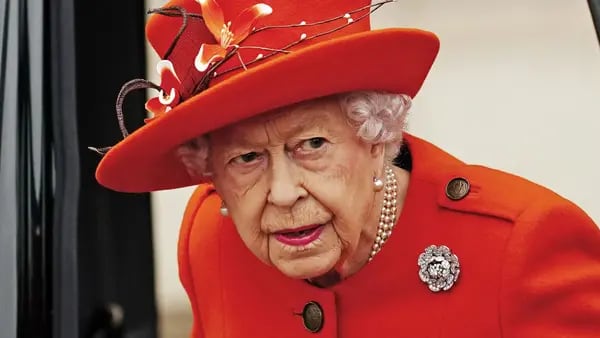 La Reina Isabel II no asistirá a la apertura del Parlamento el martesdfd