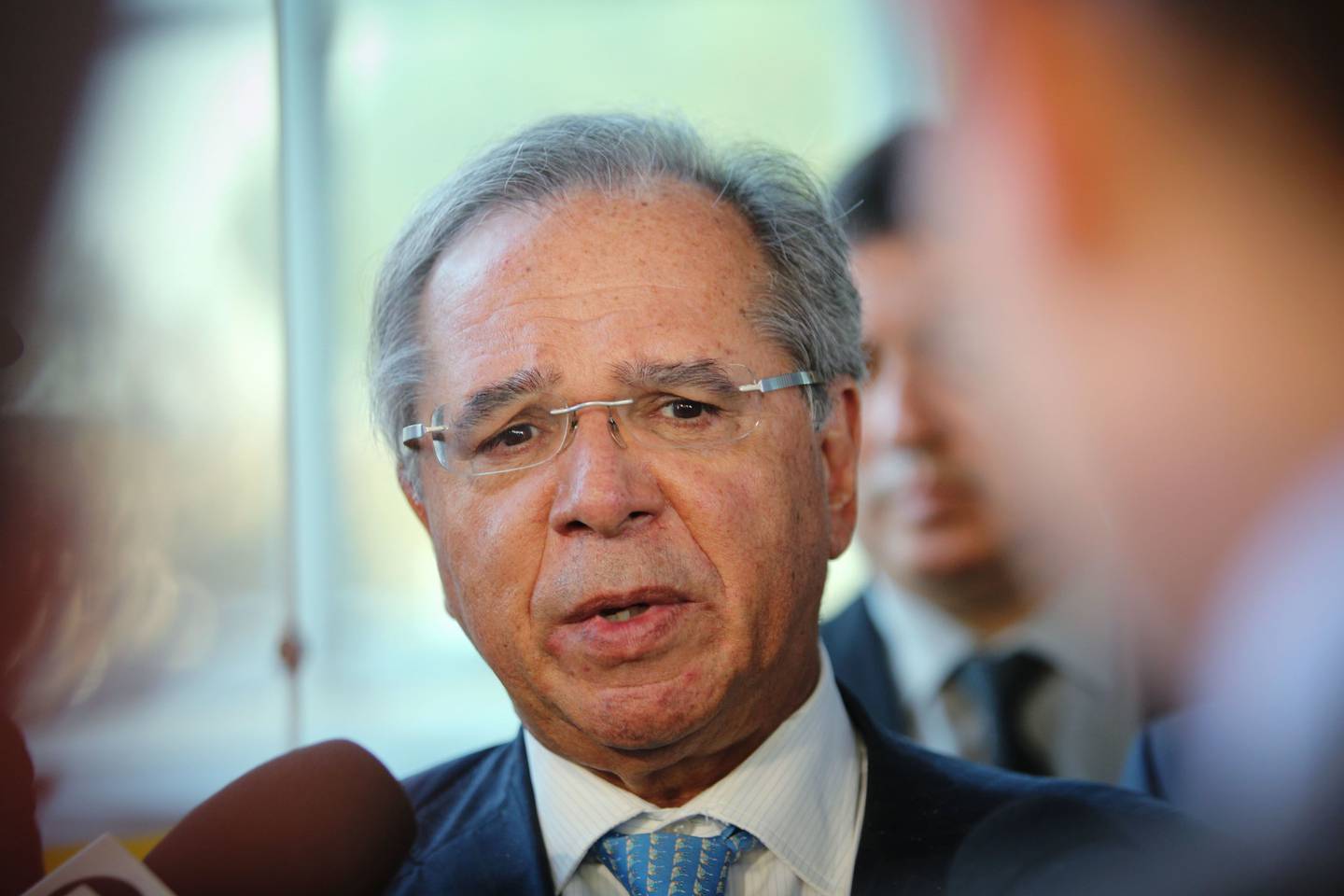 Ministro Paulo Guedes fica no cargo apesar de crise fiscal