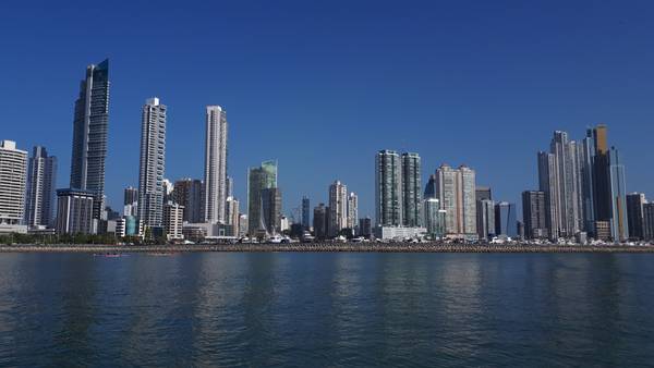 Panamá permanece en la lista negra de paraísos fiscales de la UEdfd