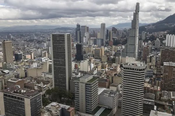 Edificios residenciales y comerciales durante el confinamiento en Bogotá, Colombia, el sábado 10 de abril de 2021.