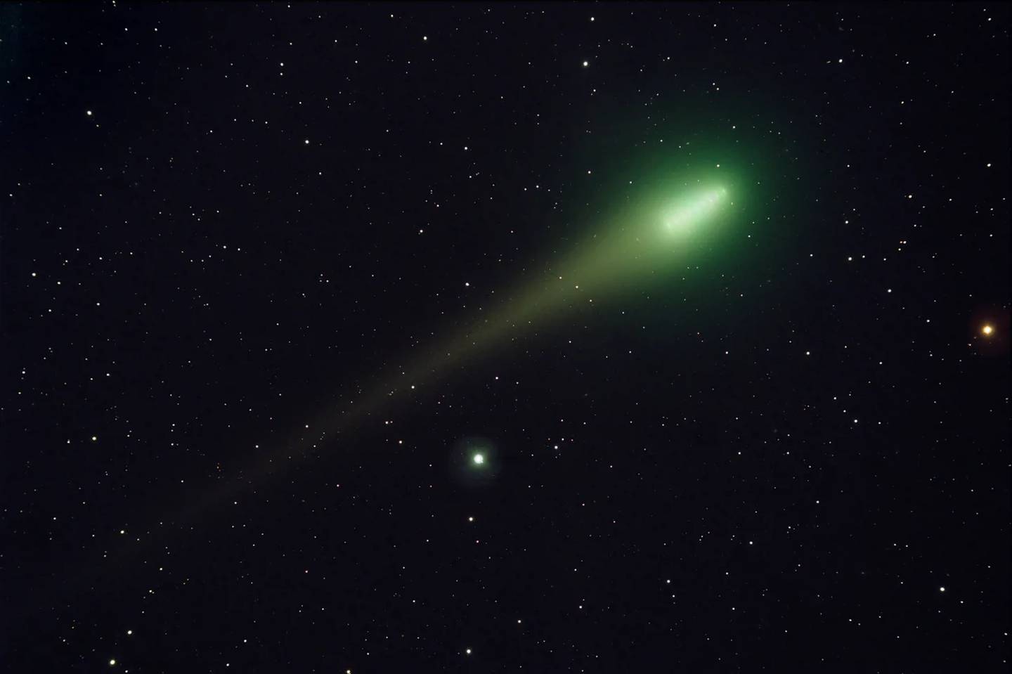 Fuente: National Geographic  / Istock / Cuándo, a qué hora y cómo ver el cometa verde en Colombia, México y Argentina