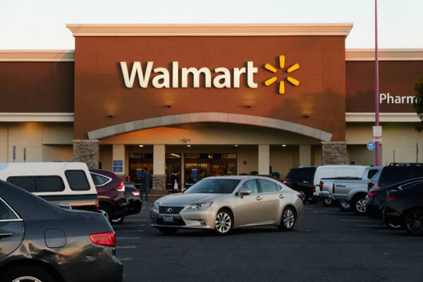Walmart supera estimaciones de beneficios y aumenta sus previsiones para el añodfd