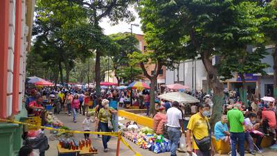 Los vendedores informales venezolanos, especializados en el cambio de divisadfd