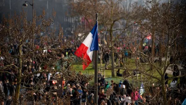 Huelgas en Francia por reforma de pensiones afectan a eléctricas y transportedfd