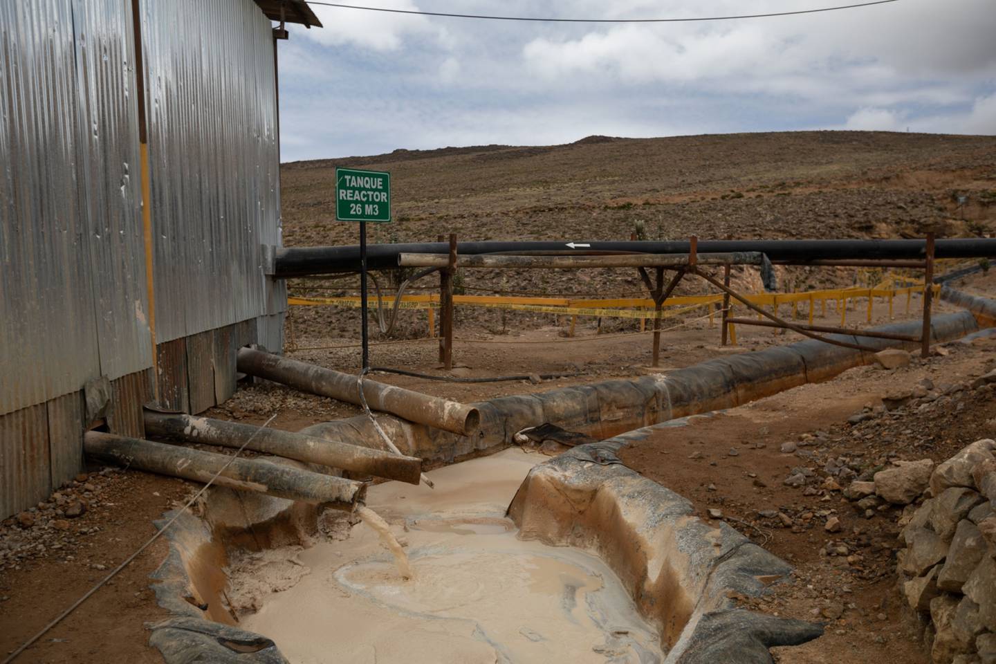 Un área de eliminación de relaves de óxido de calcio en la mina de oro a cielo abierto de Apumayo, en Chavina. Fotógrafo: Angela Ponce/Bloombergdfd