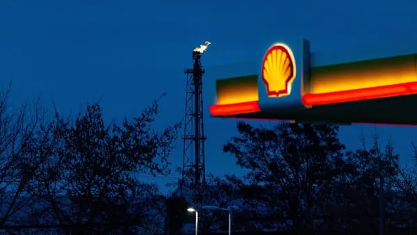 Shell se alista para apelar sentencia que le ordena reducir sus emisiones en un 45%dfd