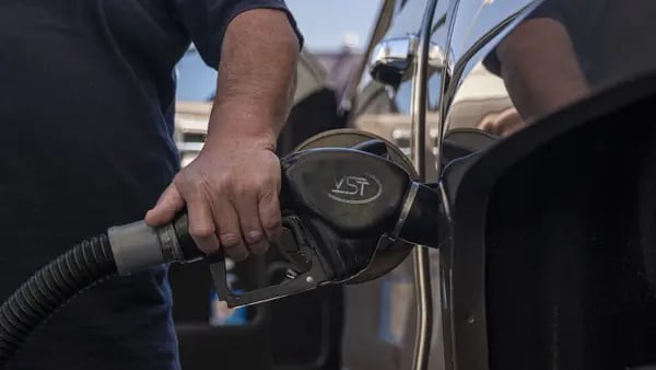 A más de US$5, el galón de gasolina en EE.UU. llega a un nivel inédito en la historiadfd