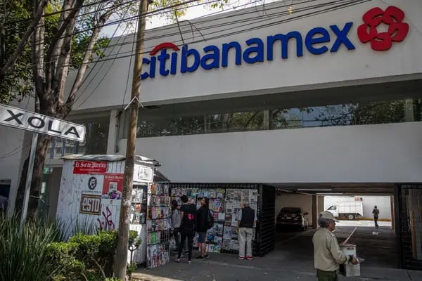 Germán Larrea, presidente del Consejo de Administración de Grupo México, ha sido señalado como interesado por los activos de Banamex