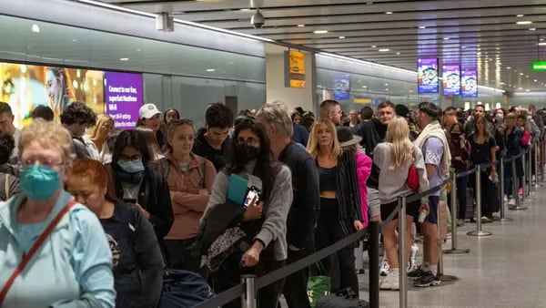 Aeroporto de Heathrow vai testar agendamento em raio-x para tentar reduzir filasdfd