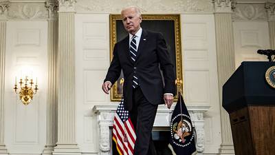 Biden testa positivo para covid e tem sintomas leves, diz Casa Brancadfd