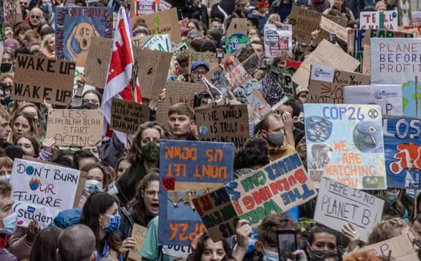 Activistas del clima, marchan durante una protesta en el "Día de la Juventud", en el marco de las conversaciones sobre el clima de la COP26 en Glasgow, el 5 de noviembre. Fotógrafo: Jonne Roriz/Bloomberg