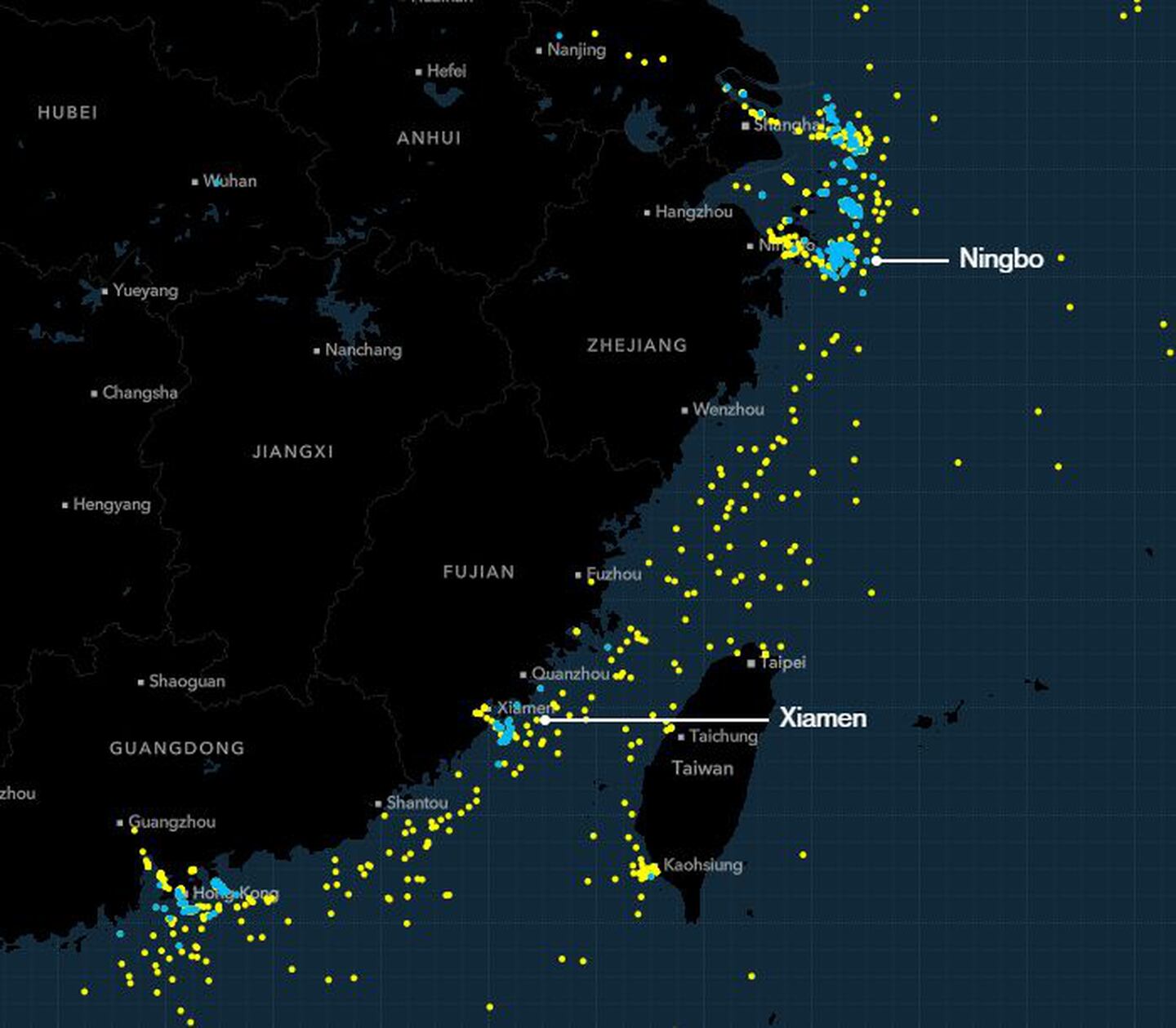 Posiciones de los buques portacontenedores, a partir del 17 de agosto, mapeadas en amarillo, con los buques anclados en azul.
dfd