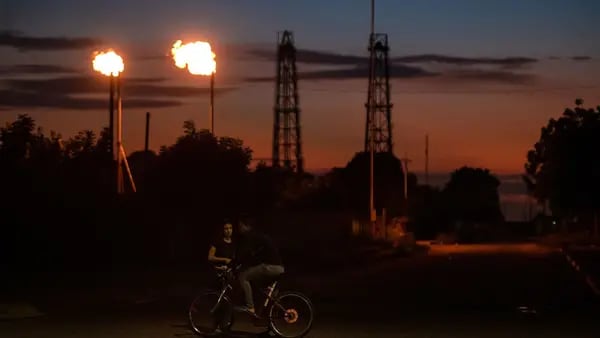 Comercialización de crudo venezolano es restringida, con excepciones para Chevron y Cubadfd