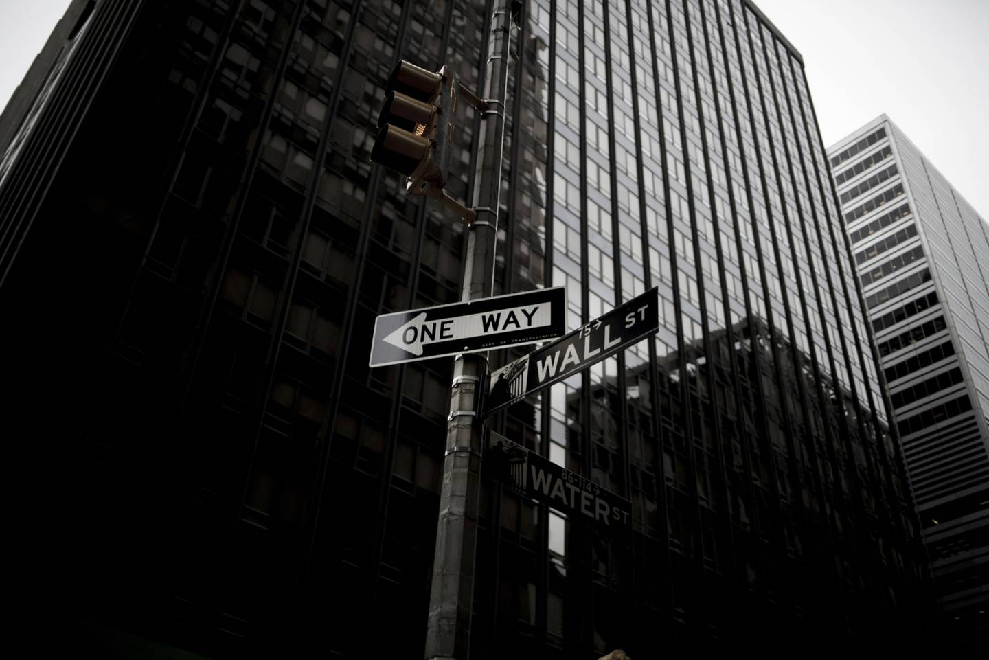 Un cartel de Wall Street cerca de la Bolsa de Nueva York (NYSE) en Nueva York, EE.UU. Fotógrafo: John Taggart/
