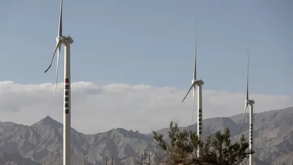 México frena inicio de plantas privadas de energía eólica por US$800 millonesdfd