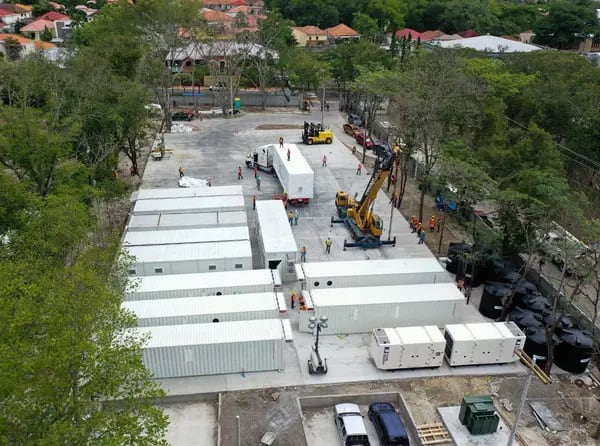 Instalación del hospital móvil de San Pedro Sula, en julio de 2020.