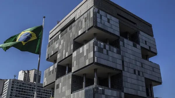 Petrobras se hunde ante temor de que recorte dividendos y subvencione combustibledfd