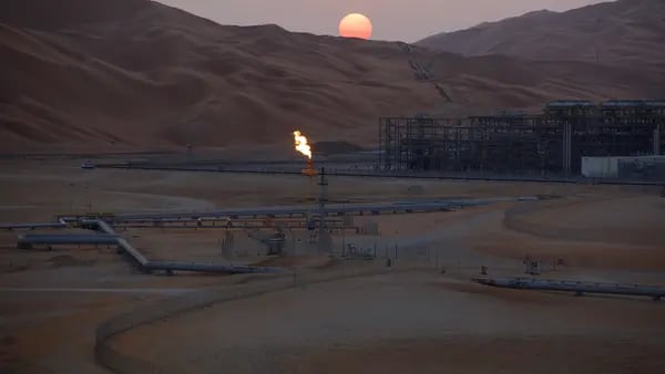 Biden espera mayor suministro de petróleo de Arabia Saudita tras visita al Reinodfd