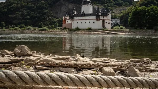 Río Rin cae a nivel crítico de 40 centímetros en punto clave de Alemaniadfd