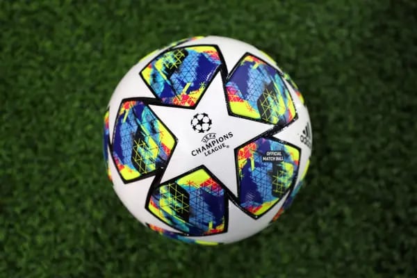 Una pelota usada en la Champions League