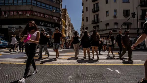 Contra de los pronósticos: economía argentina sorprendió con leve crecimiento en mayodfd