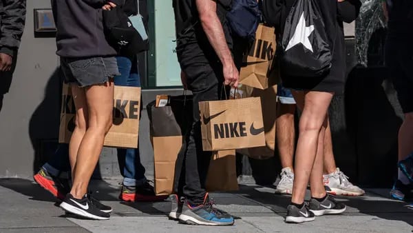 Las ganancias de Nike superan expectativas por menor inventariodfd