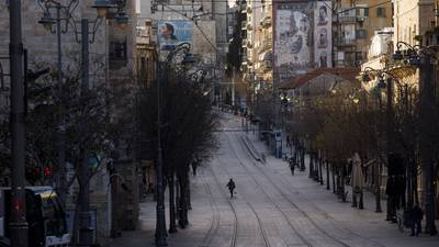 Estallan enfrentamientos en la mezquita de Jerusalén; EE.UU. llama a la calmadfd