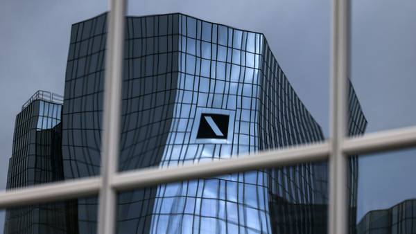 Acciones de Deutsche Bank se hunden en nuevo episodio de estrés del sector bancariodfd