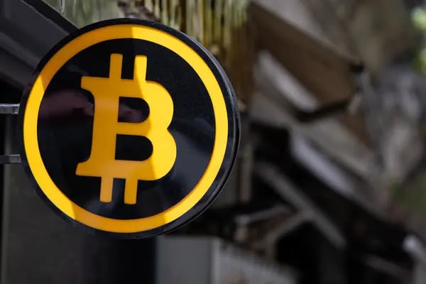 Bitcoin ultrapassa os US$ 73 mil em novo recorde com forte demanda por ETFsdfd