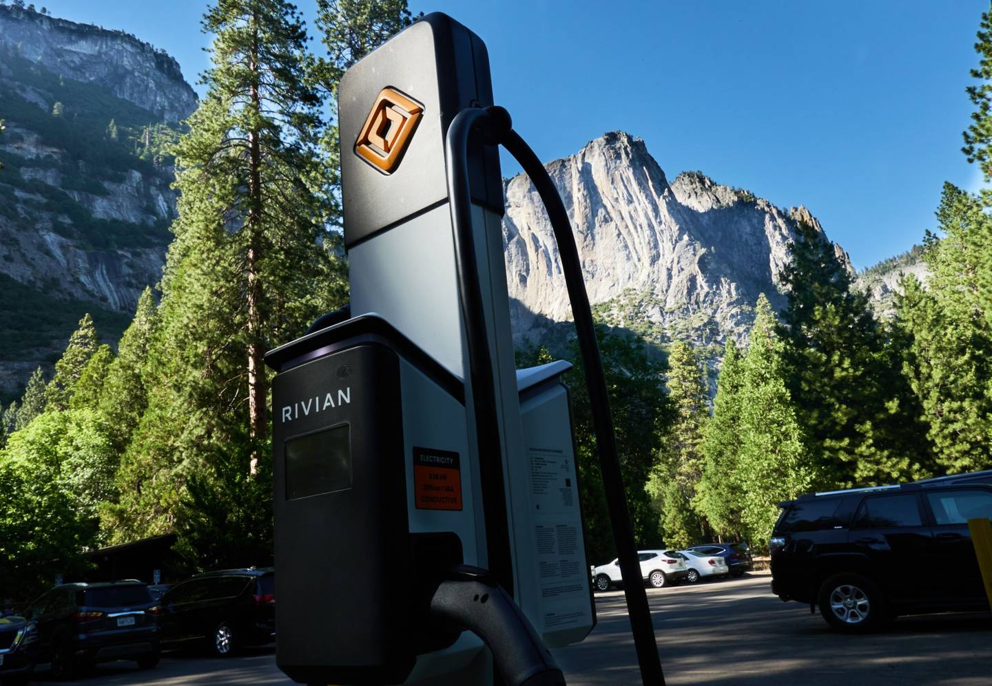 Un cargador Rivian Waypoint de nivel 2 para vehículos eléctricos en el Parque Nacional de Yosemite. Fotógrafo: Bing Guan/Bloombergdfd