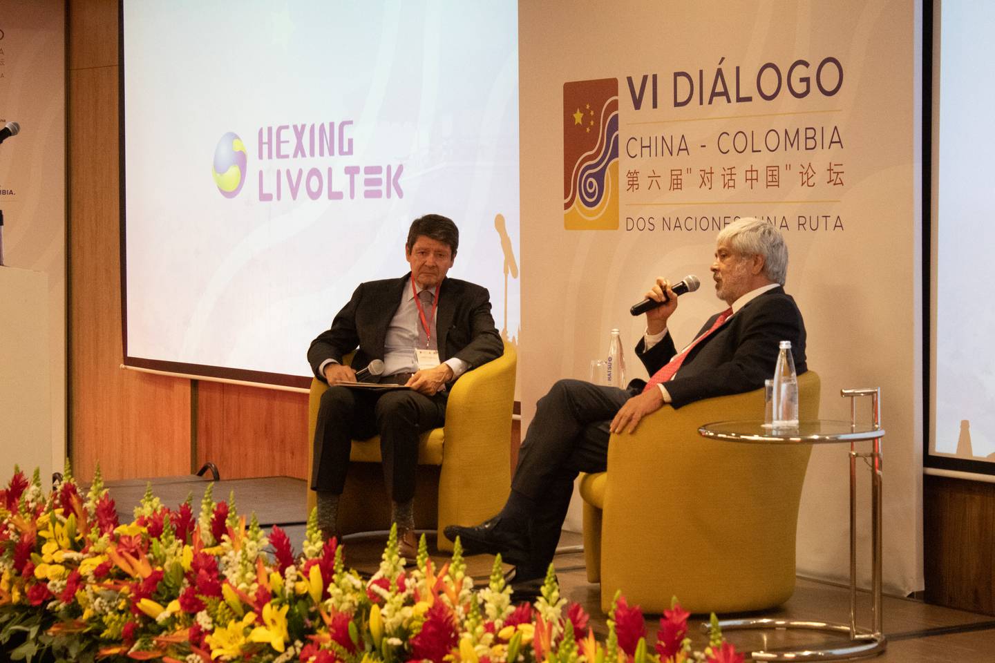 De izquierda a derecha Carlos Ronderos, presidente de la Junta Directiva de la Cámara Colombo China de Inversión y Comercio, y Germán Umaña, ministro de Comercio.dfd