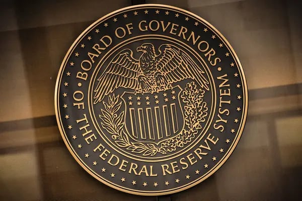 El Beige Book se ha publicado ocho veces al año desde 1970, proporcionando anécdotas e información sobre las condiciones económicas de los 12 bancos regionales de la Reserva Federal, así como un resumen nacional.