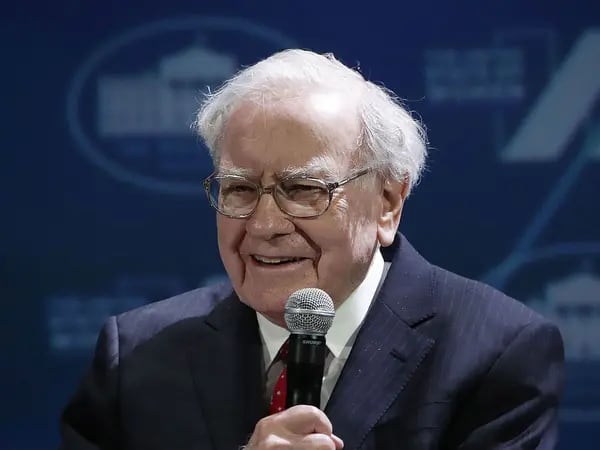 Warren Buffett: trimestre positivo para a Berkshire apesar de ambiente macroeconômico adverso (Foto: Alex Wong/Getty Images)