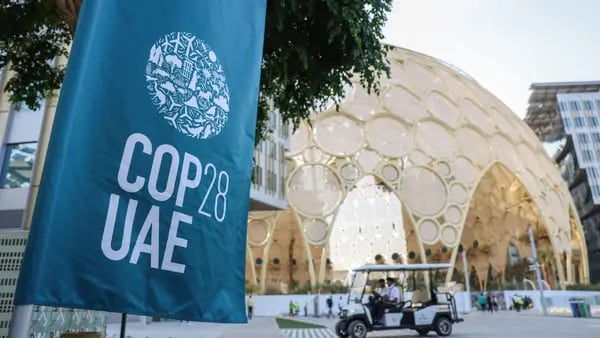 Cómo se fraguó en la COP28 el primer acuerdo para abandonar los combustibles fósilesdfd