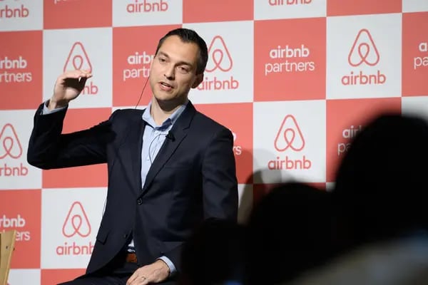 'Os viajantes do Airbnb no Brasil gastam US$ 4 bilhões em restaurantes e compras', disse
