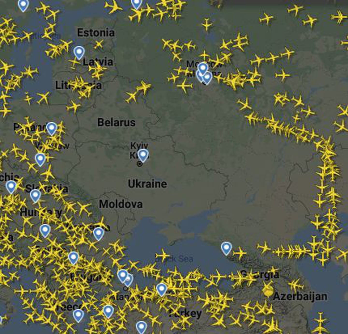 Airlines avoid a swath of airspace around Ukrainedfd