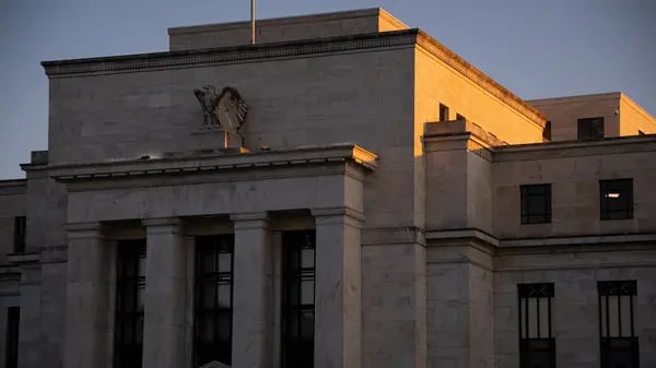 Los futuros indican que las tasas de interés a corto plazo tocarán fondo en alrededor del 3,75%, mientras que el FOMC, encargado de las políticas, lo sitúa en el 2,6%.