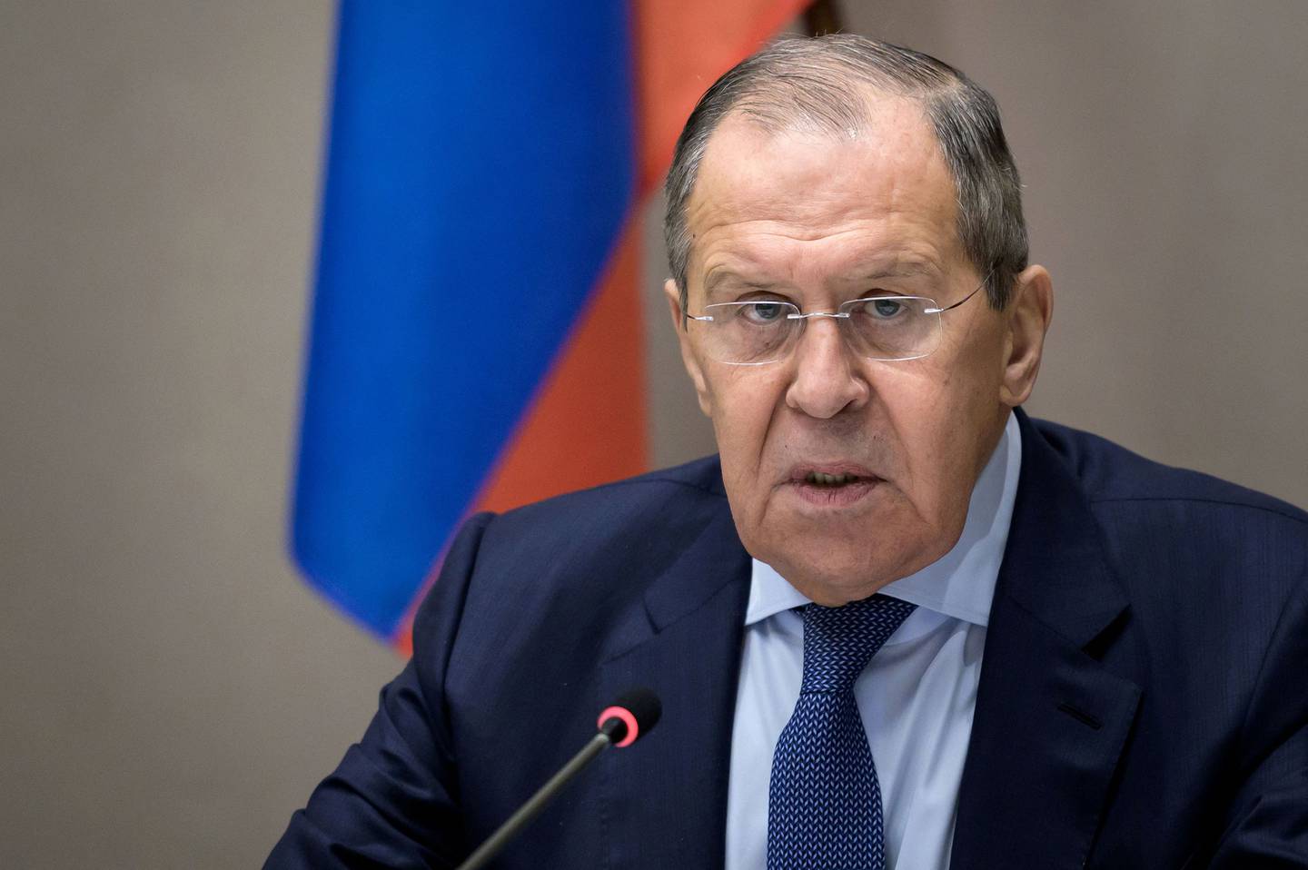 El ministro de Relaciones Exteriores de Rusia, Serguéi Lavrov, pidió el 5 de marzo garantías a EE.UU. debido a la preocupación de que las sanciones bajo consideración por el Gobierno de Biden interferirían