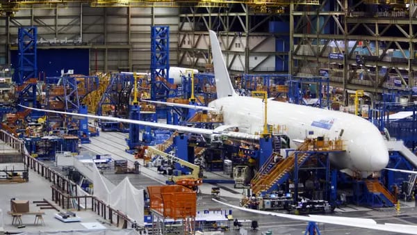Crisis de Boeing se agrava: aviones 787 Dreamliner ahora están bajo la lupadfd