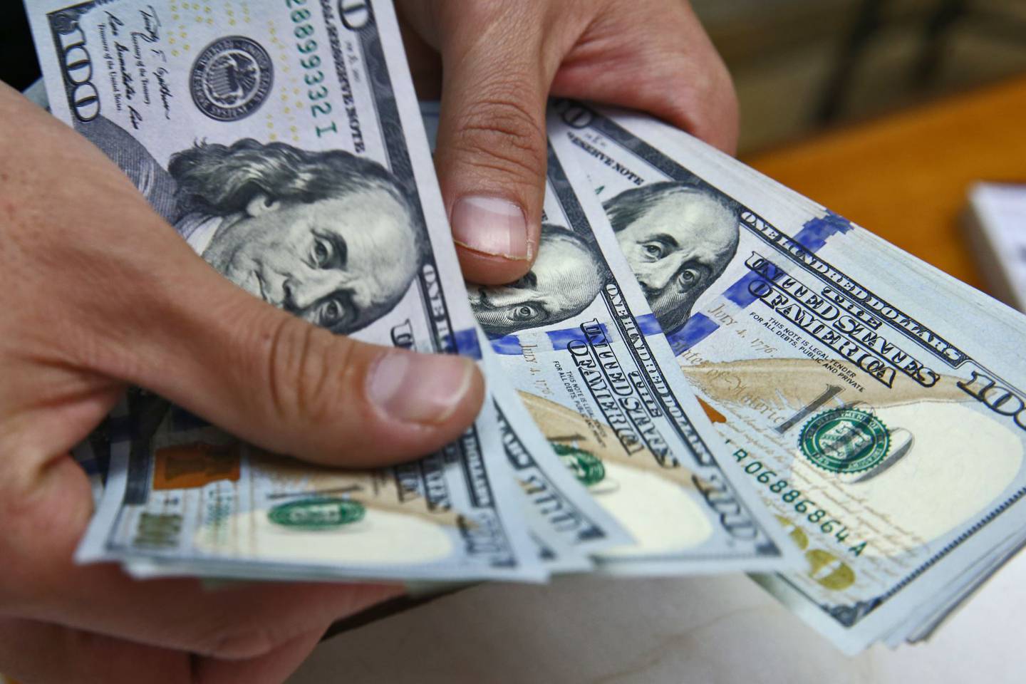 Dólar en Perú cerró a la baja este lunes, y cotiza debajo de 4,08 soles por US$1.